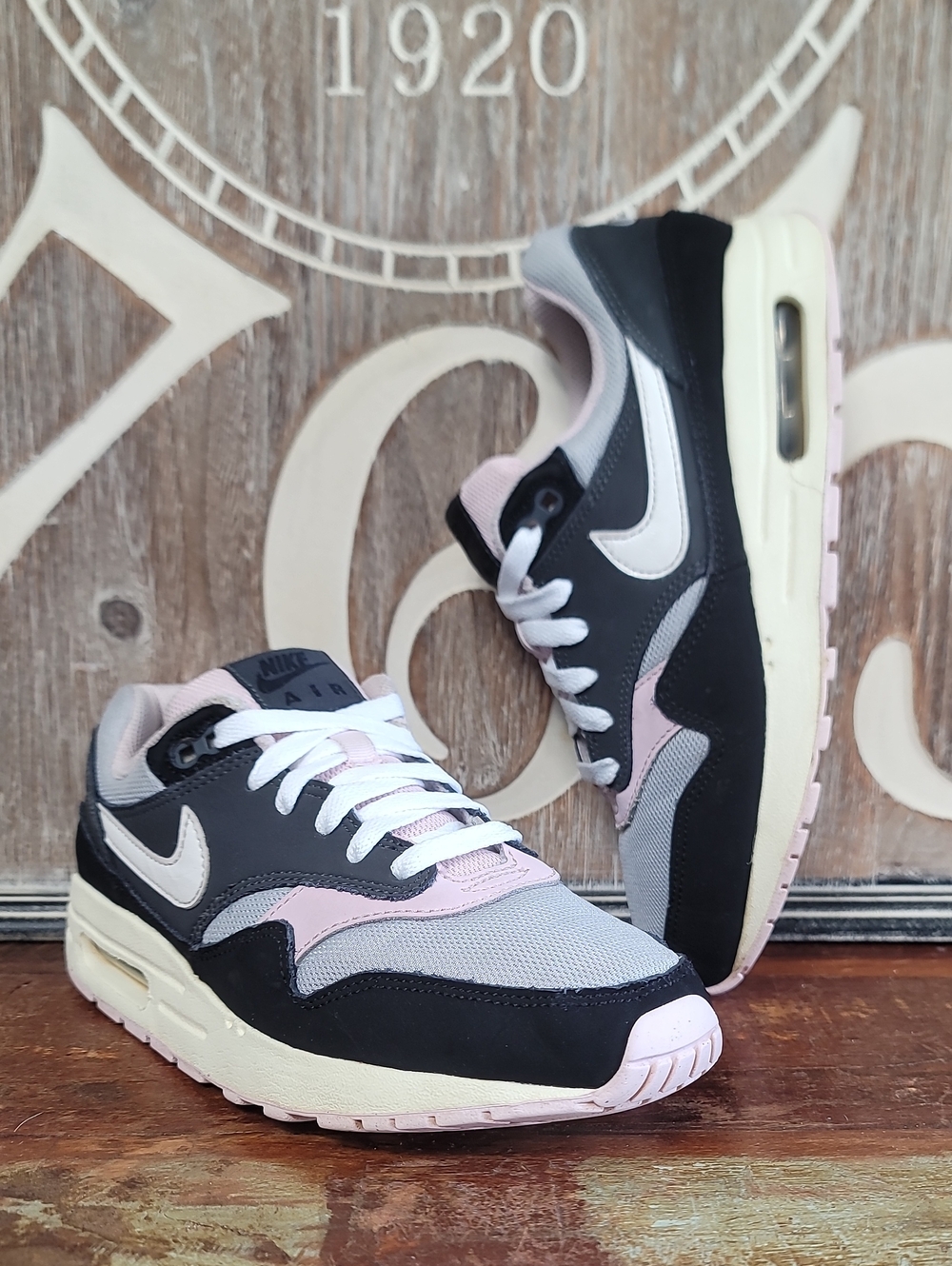 Nike Women’s Air Max 1 "Anthracite Pink Foam" Wmns 7.5 Good Cond. Fast Shipping